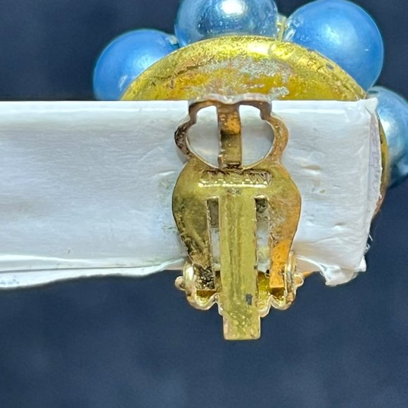 Vintage Gold Tone Faux Blue Pearl Cluster Clip On Earrings Japan (3539) - Picture 7 of 7